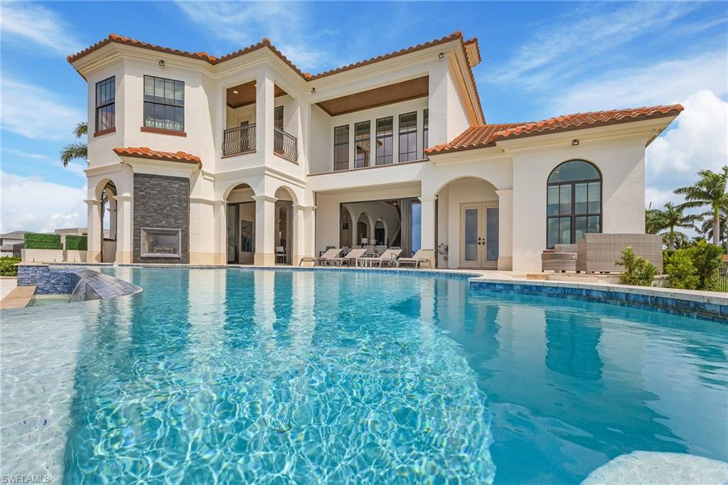 YACHT CLUB - Residential