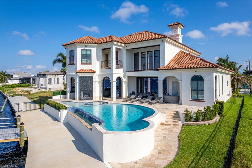 YACHT CLUB - Residential