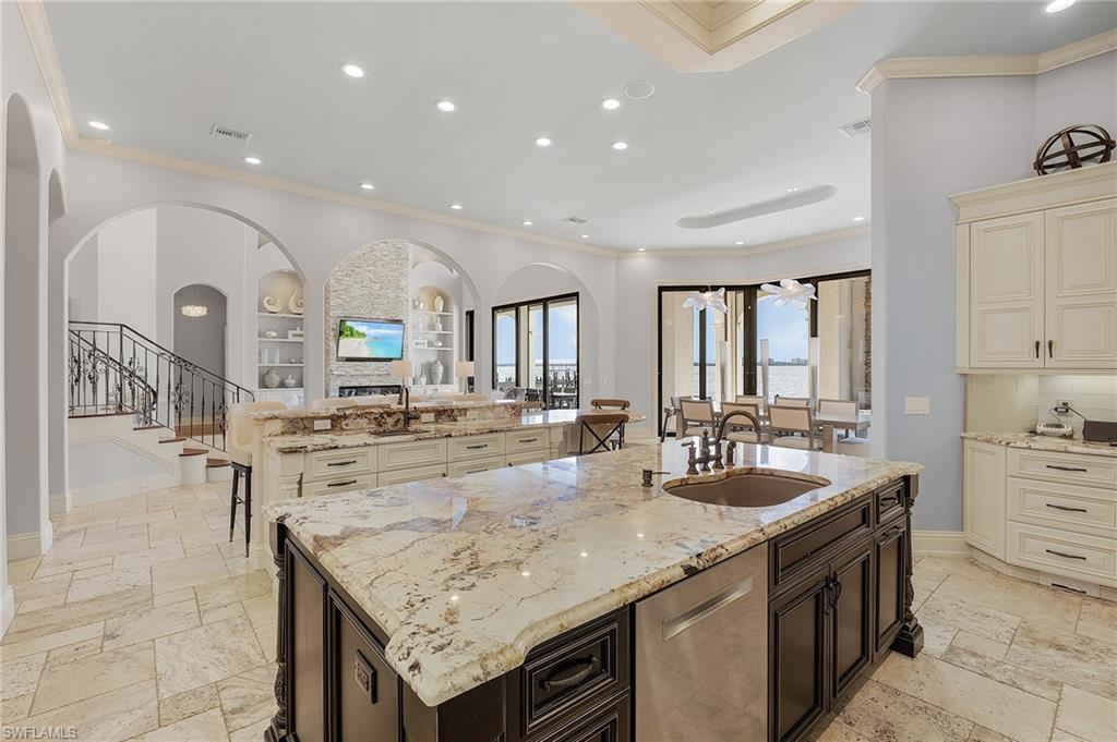 YACHT CLUB - Residential