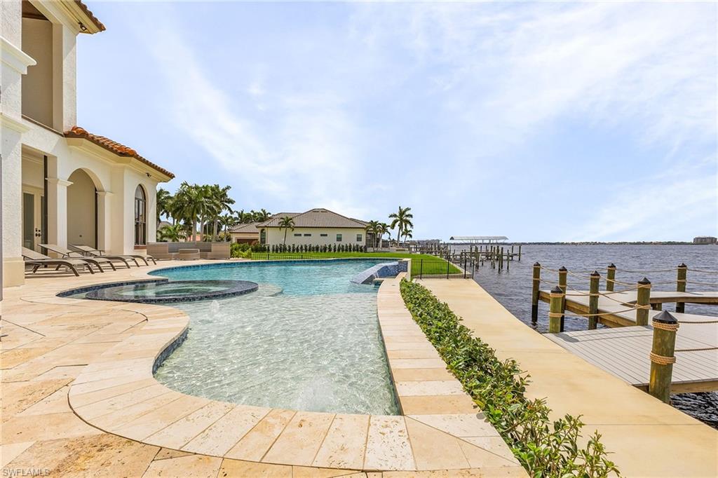 YACHT CLUB - Residential