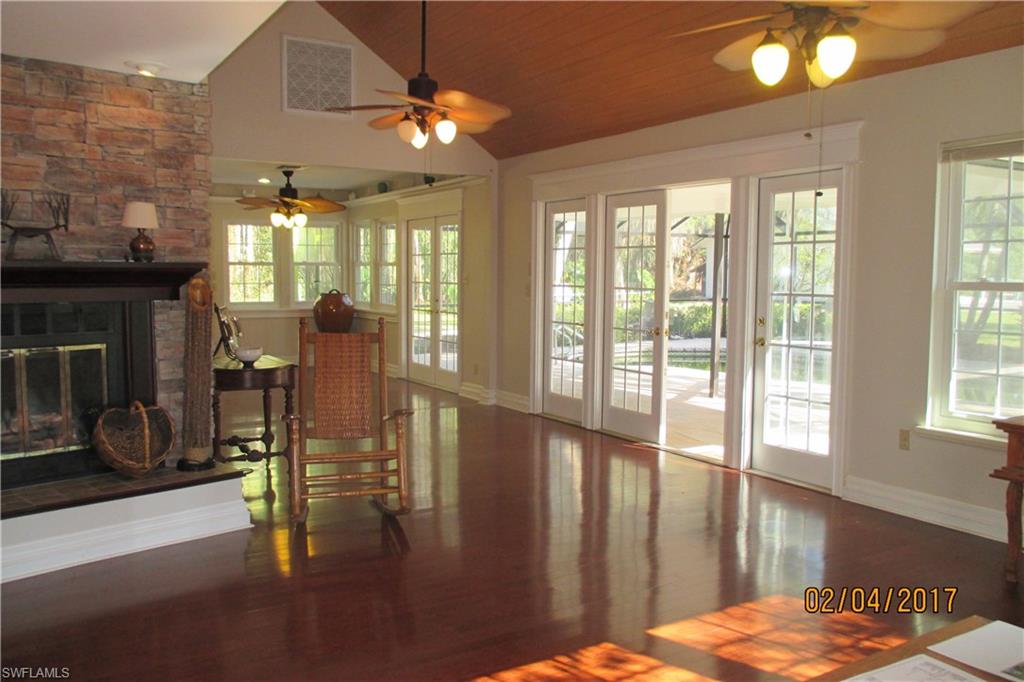 Come see this completely updated unique property with 3 BUILDINGS with 3 electric meters! This charming old Florida style home is set on 2.58 acres in Oaks Estates. The MAIN HOUSE is 1716 sqft, the GUEST HOUSE is 560 with a 600 sqft GARAGE, There is an additional 952 sqft GARAGE that is set towards the back of the lot. The beautifully manicured grounds gives you a sense of peace and tranquility.  The main house has vaulted wood ceilings, lots of windows, glass doors looking out to the pool, wood floors, stone fire place, large soaking tub, gas Stove, walk in closet, pantry, sky light, all windows are insulated glass, you wont find another property like this!  This property is also for lease at $2995 per month. 952 square foot garage excluded from lease