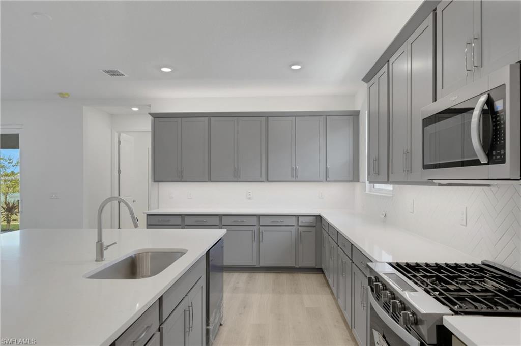 CREEKSIDE RUN - Residential