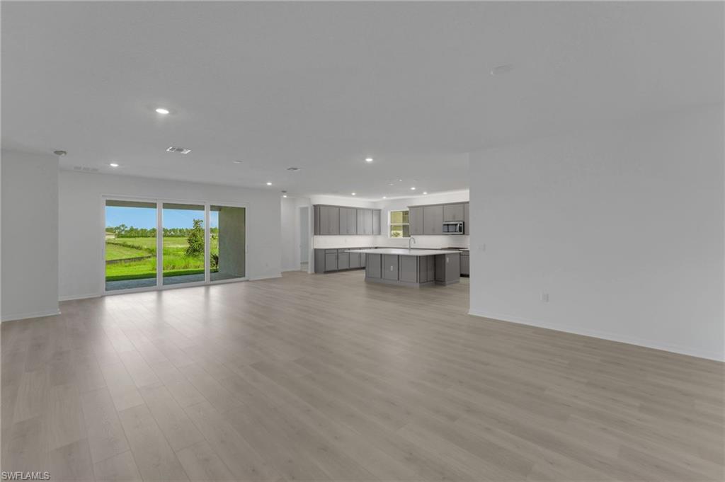 CREEKSIDE RUN - Residential