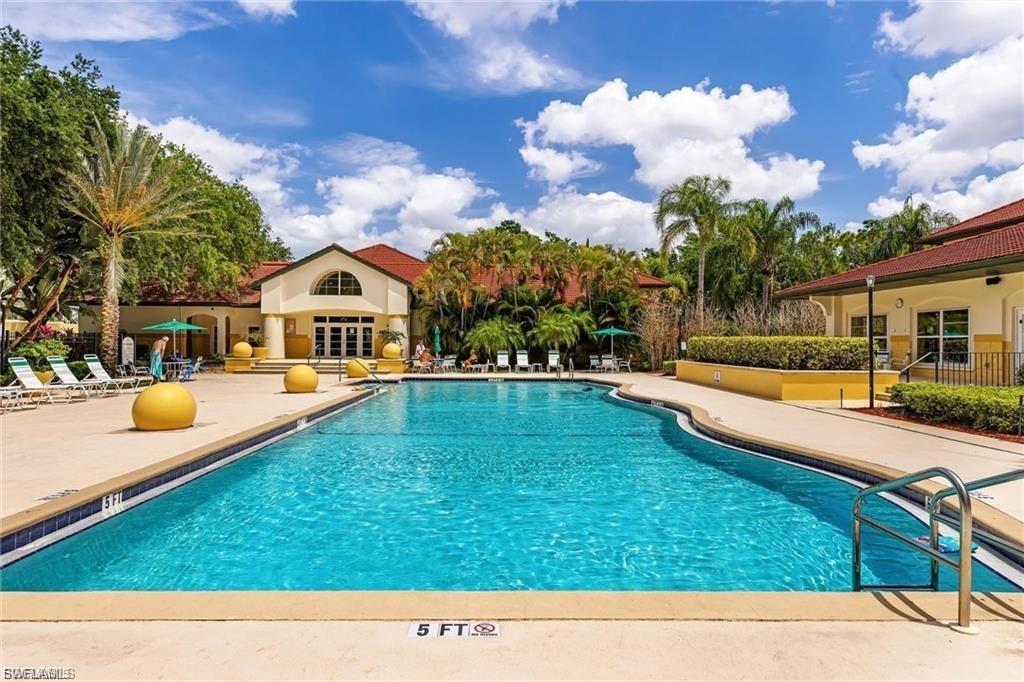 ROYAL GREENS - Residential