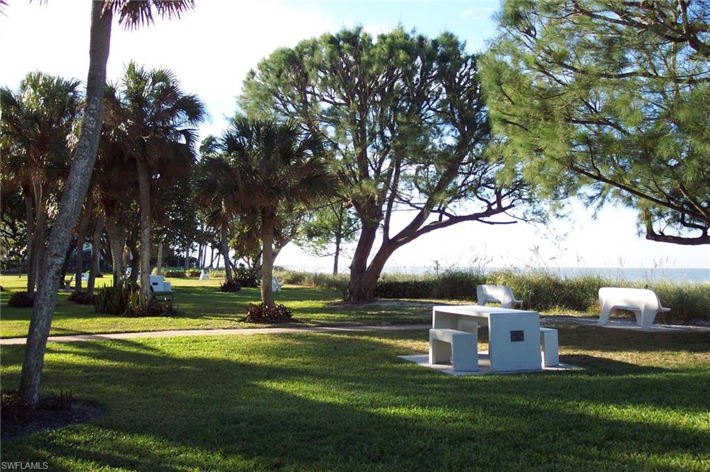 MOORINGS - Residential