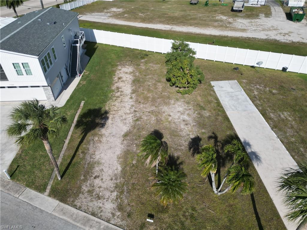 BAYSIDE ESTATES - Land