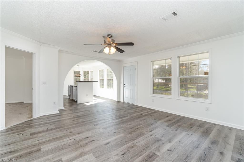 LAKE SUZY - Residential