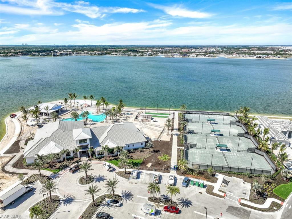 ESPLANADE LAKE CLUB - Residential