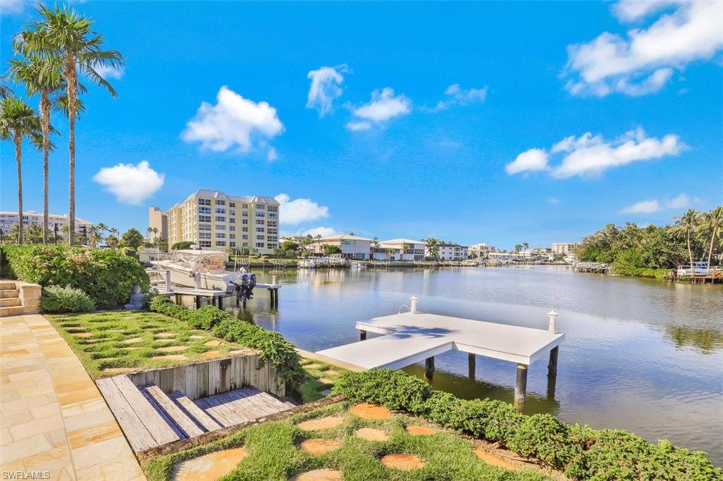 MOORINGS - Residential