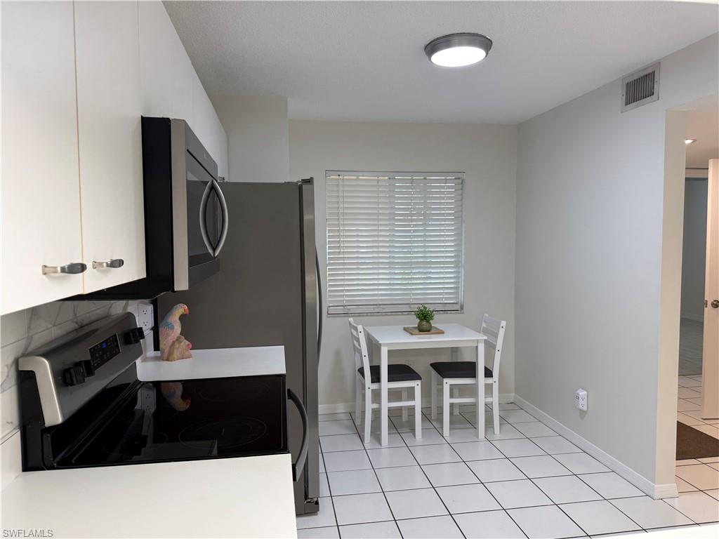VILLAGES AT EMERALD LAKES - Residential Lease