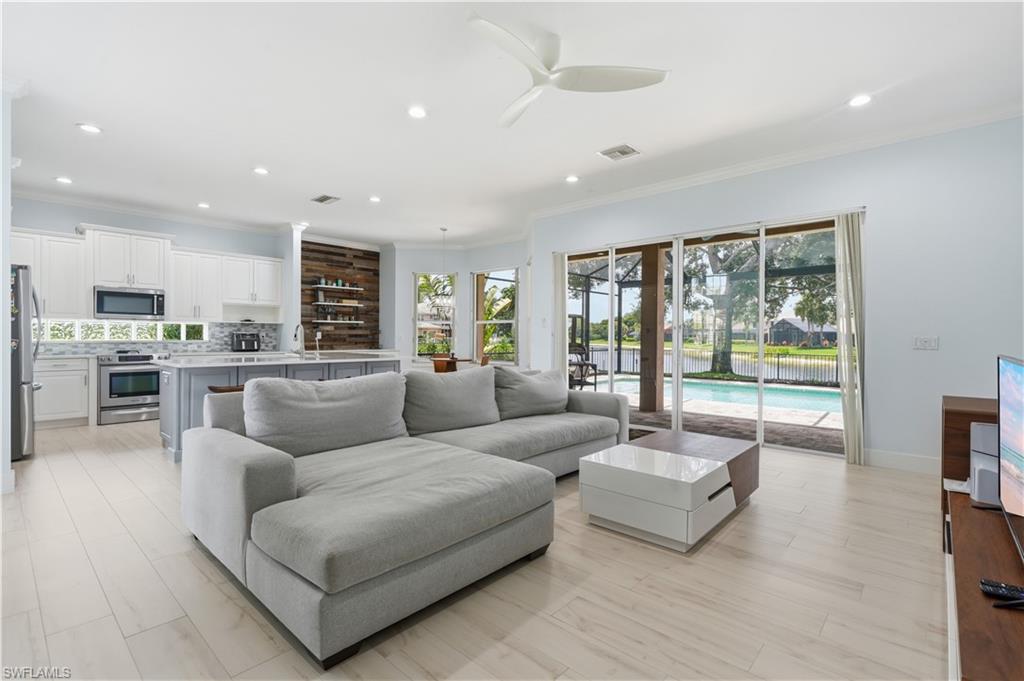 SATURNIA LAKES - Residential