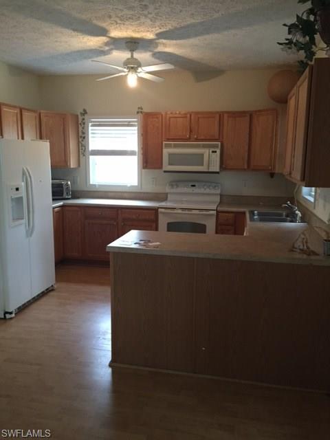 LEAWOOD LAKES - Residential