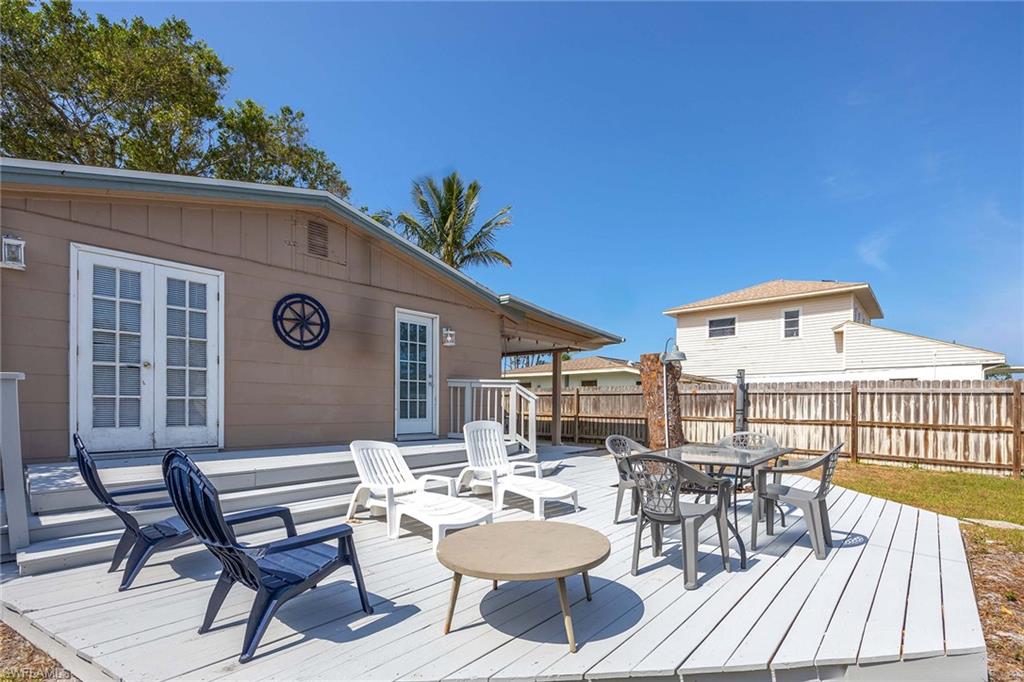 NAPLES PARK - Residential