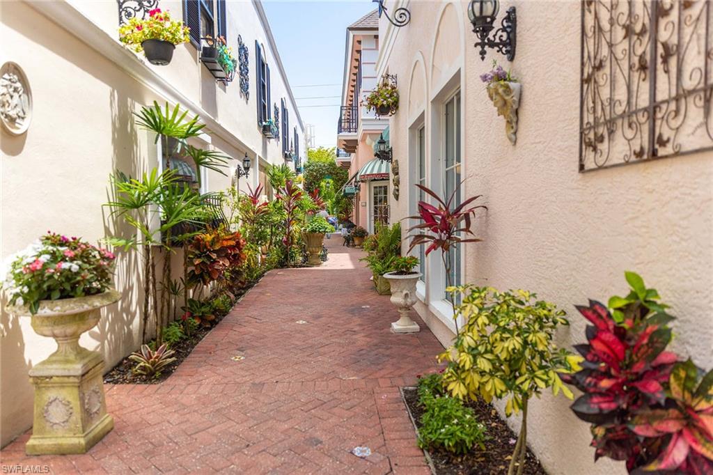NAPLES PARK - Residential