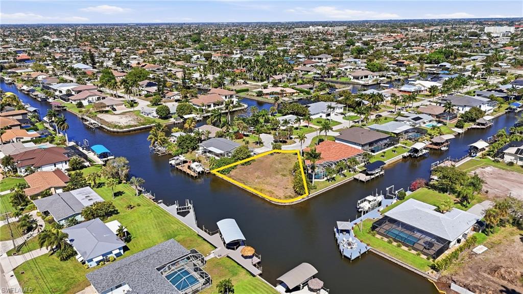 CAPE CORAL - Land