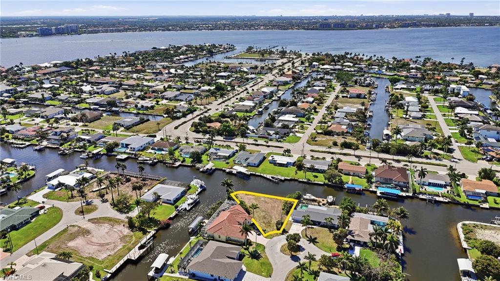 CAPE CORAL - Land