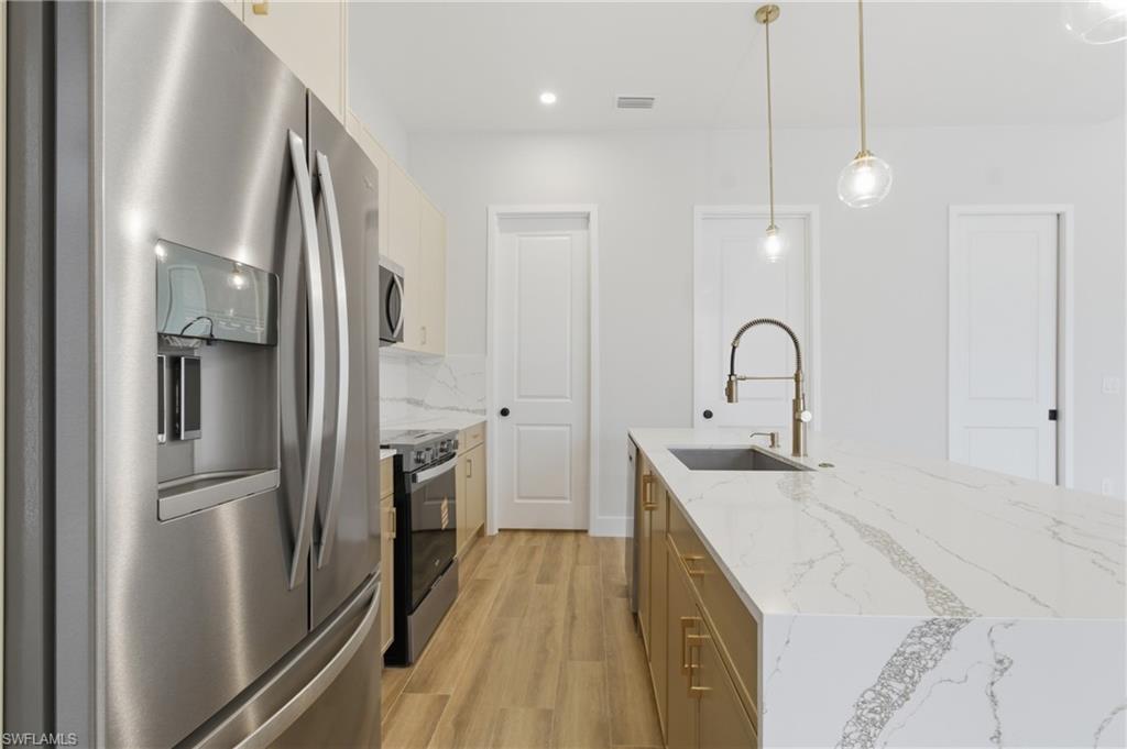 SOUTH GULF COVE - Residential
