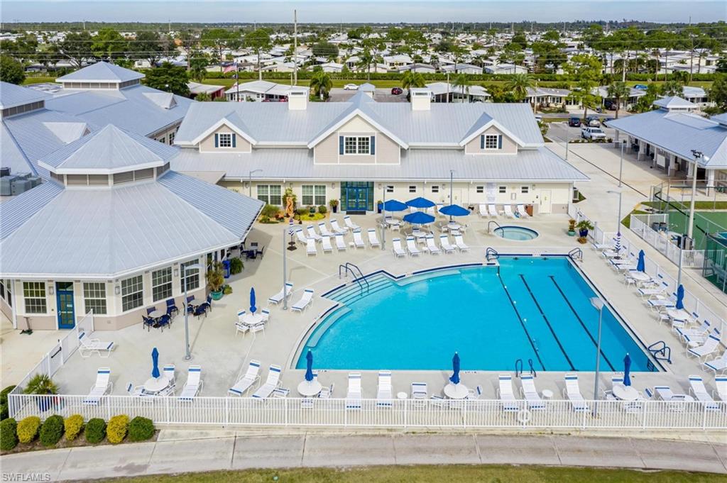 SIX LAKES COUNTRY CLUB - Residential