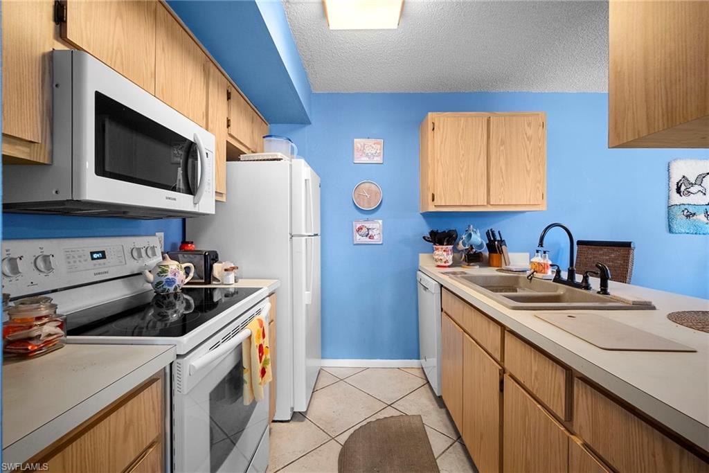 VILLAGE OF CEDARBEND - Residential