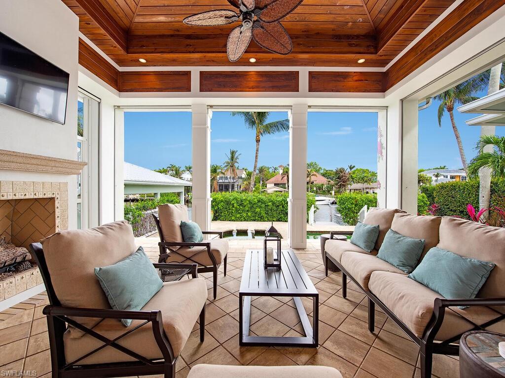 AQUALANE SHORES - Residential