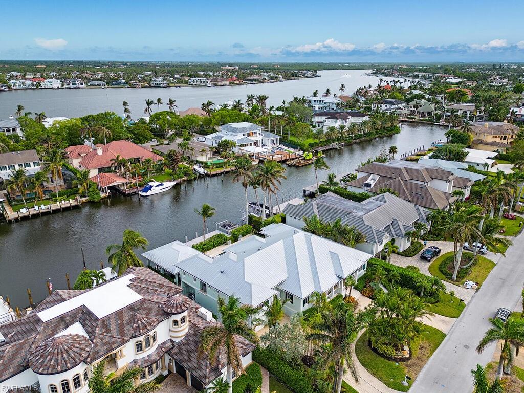 AQUALANE SHORES - Residential