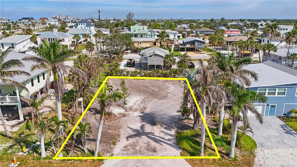 GULF ISLAND MANOR - Land