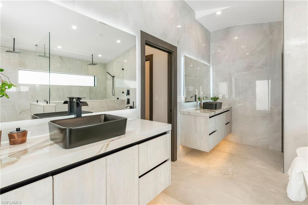 QUEENS PARK AT LAGO VERDE - Residential