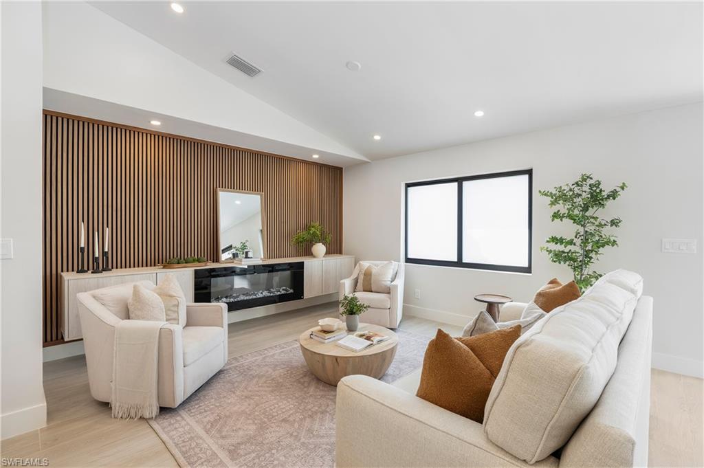 QUEENS PARK AT LAGO VERDE - Residential