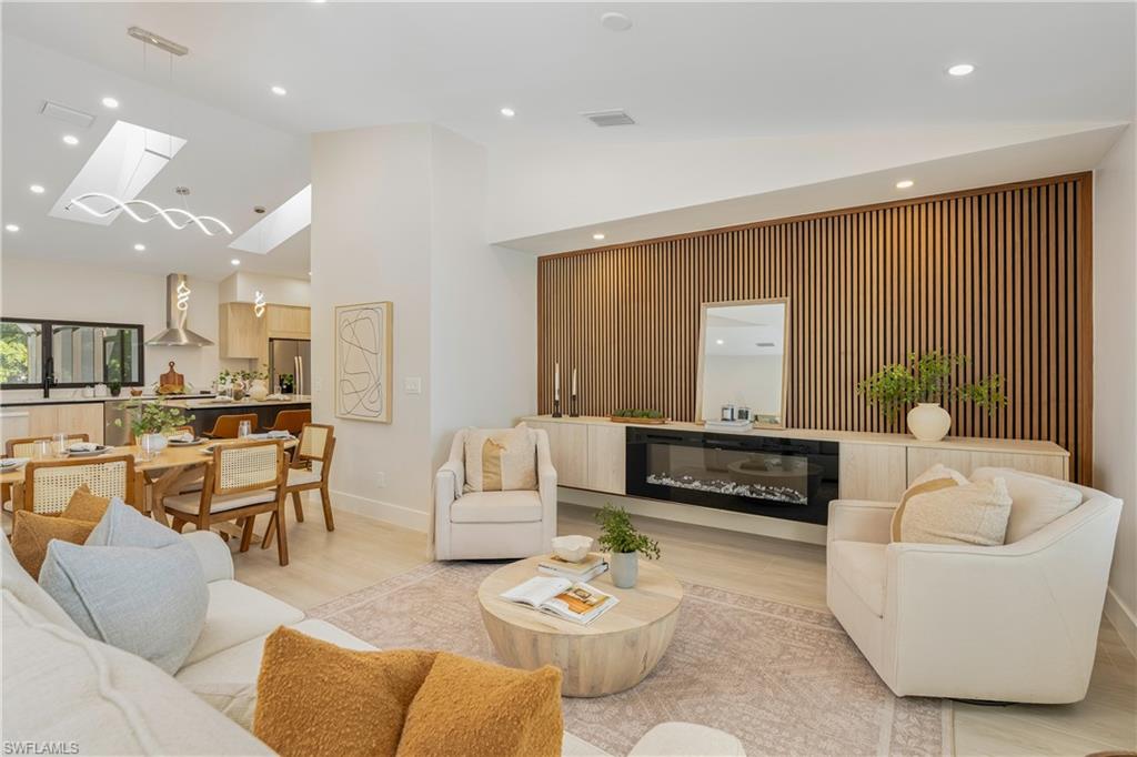 QUEENS PARK AT LAGO VERDE - Residential