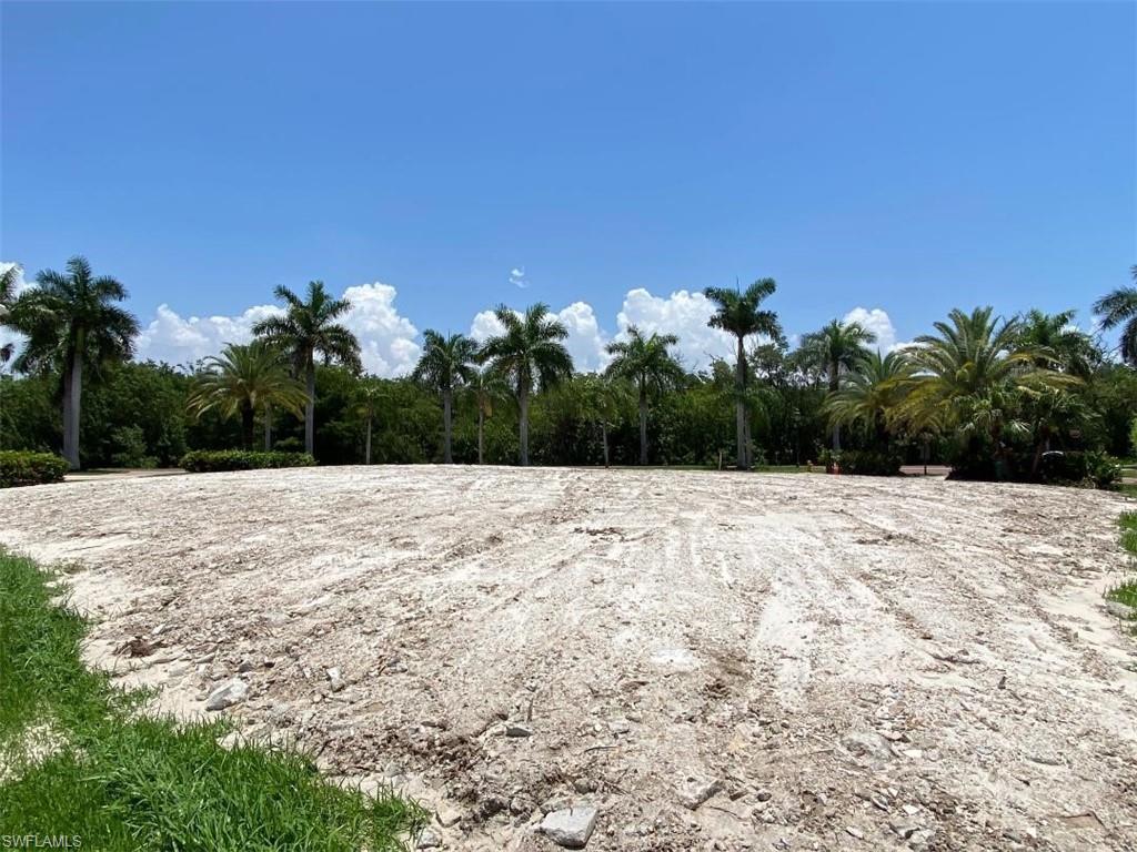 BAREFOOT BEACH - Land