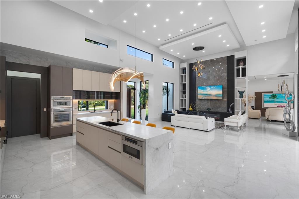 GOLDEN GATE ESTATES - Residential