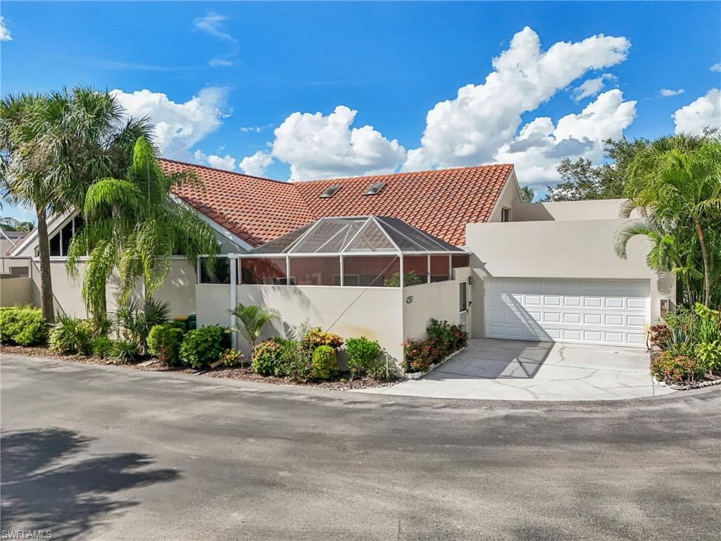 QUAIL WOODS COURTYARDS - Residential