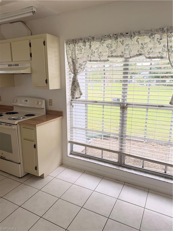 BEACON SQUARE - Residential Lease