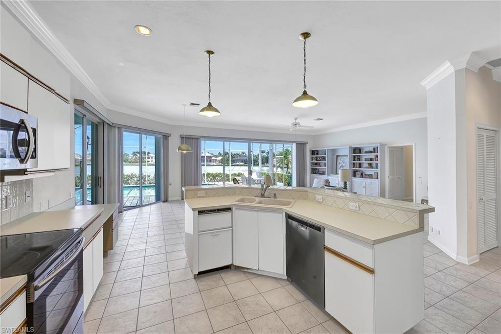 MARCO BEACH - Residential