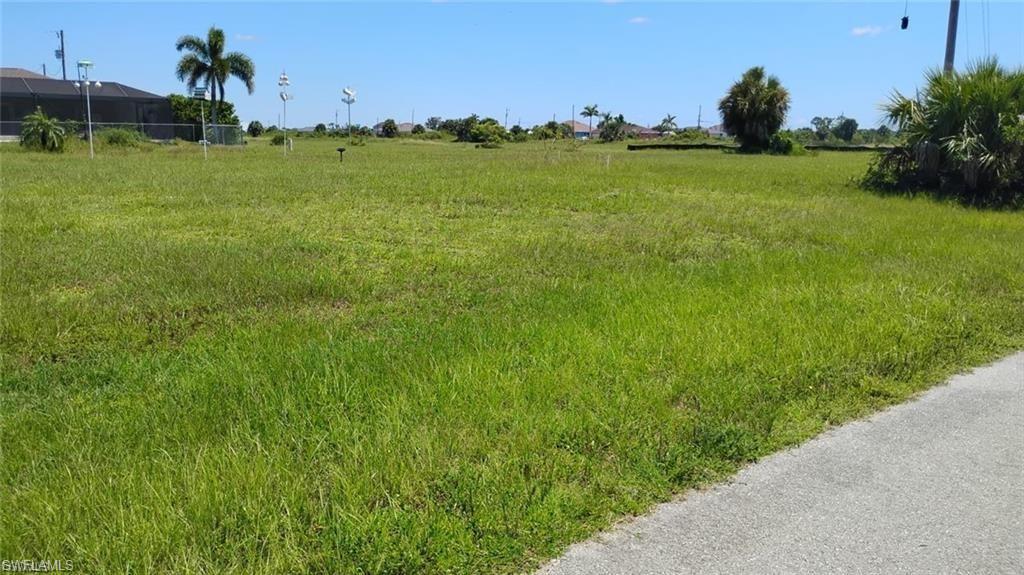 This 0.25-acre lot presents a great opportunity to build your dream home in a peaceful, well-established neighborhood with no HOA restrictions. Zoned for single-family residential use, the property offers plenty of space to accommodate a variety of home designs. Ideally situated near major roadways, it provides convenient access to local amenities, schools, and shopping centers—combining tranquility with everyday convenience.