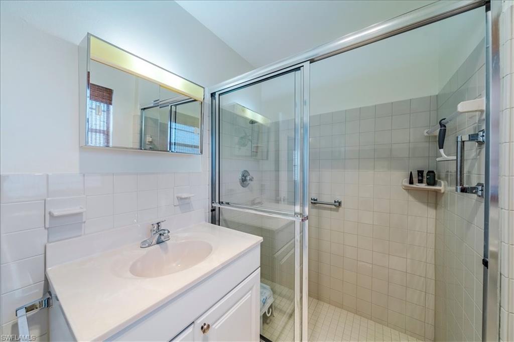 GARDEN MANOR - Residential Lease