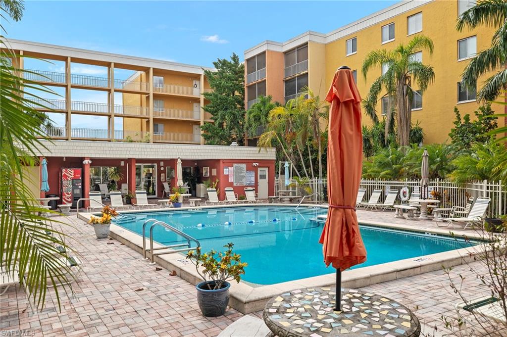 TOWERS CONDO - Residential