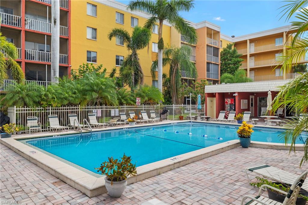 TOWERS CONDO - Residential