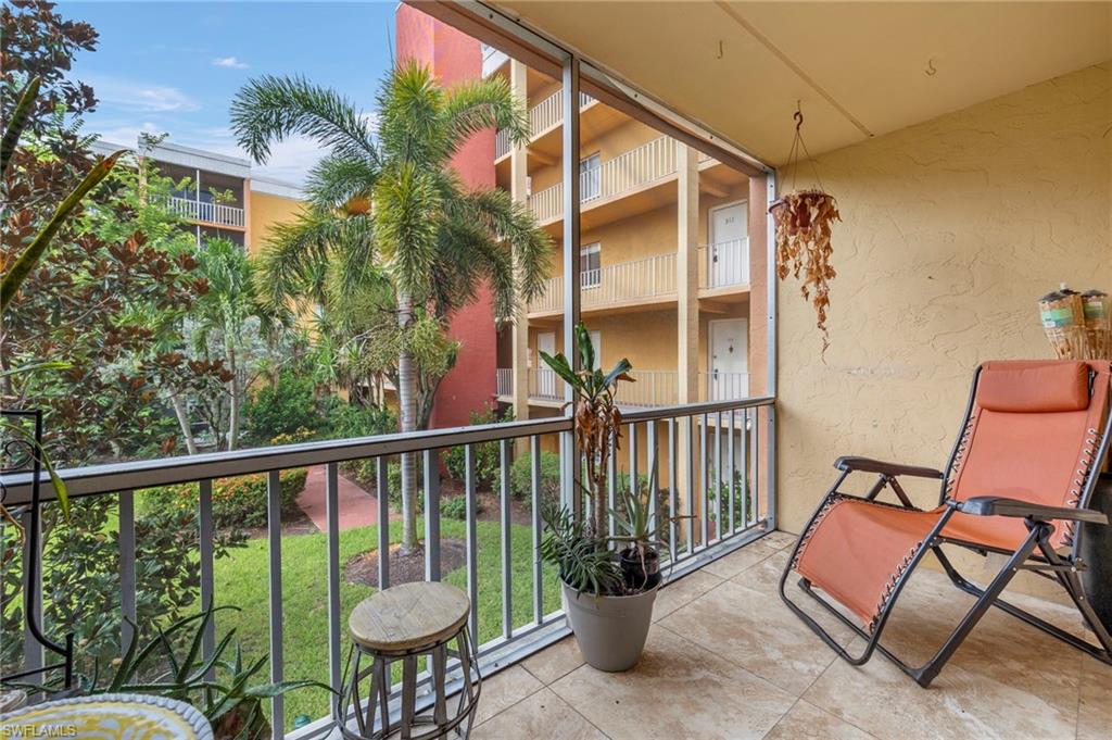 TOWERS CONDO - Residential