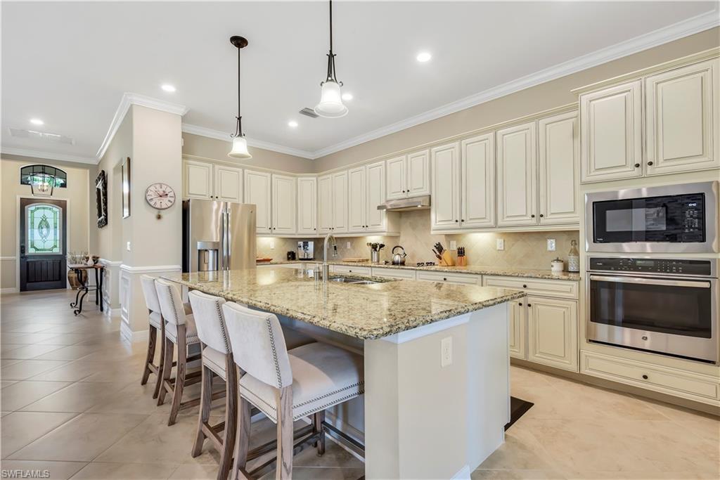TWIN EAGLES - Residential