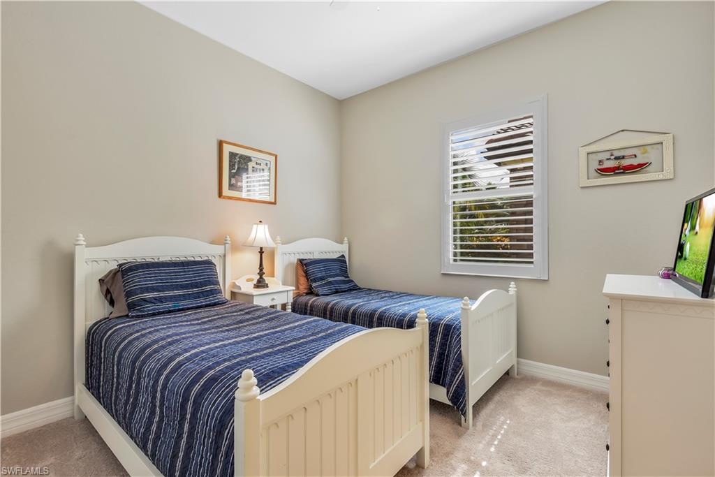TWIN EAGLES - Residential
