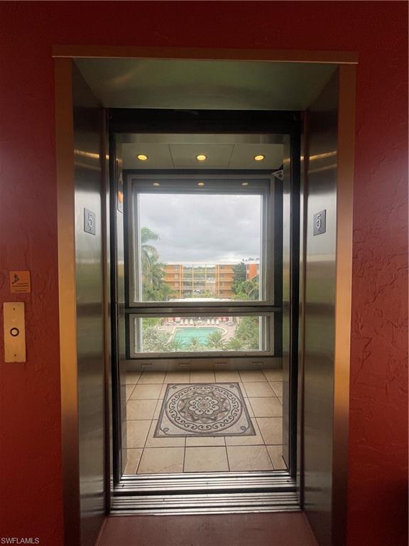 TOWERS CONDO - Residential