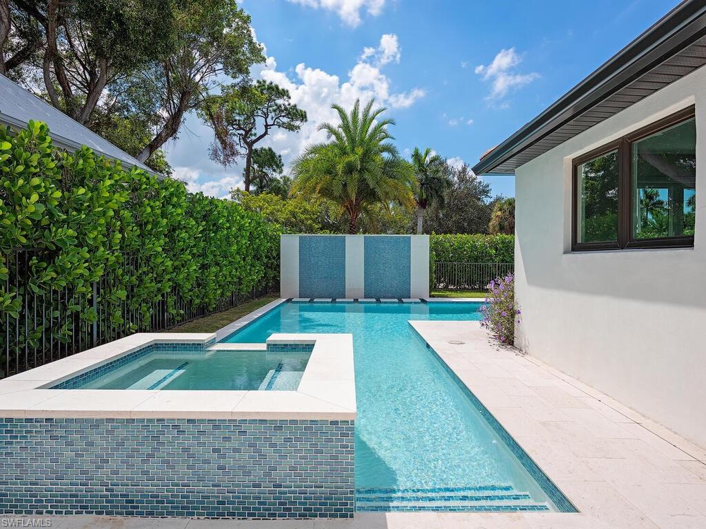 MOORINGS - Residential