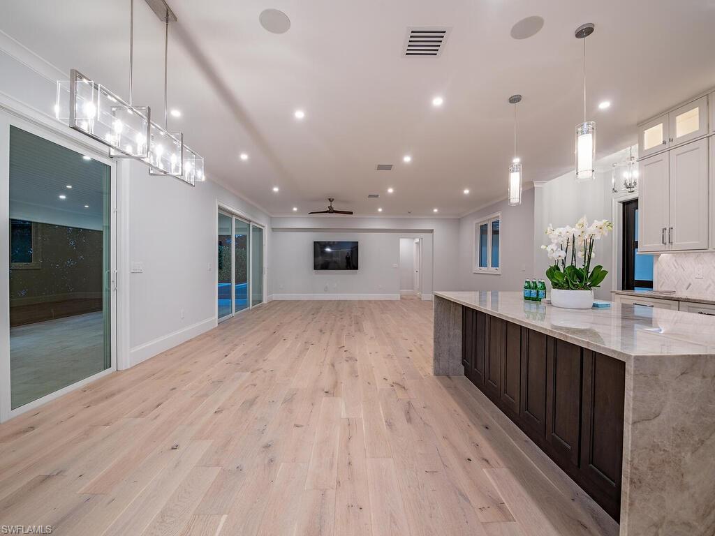 MOORINGS - Residential