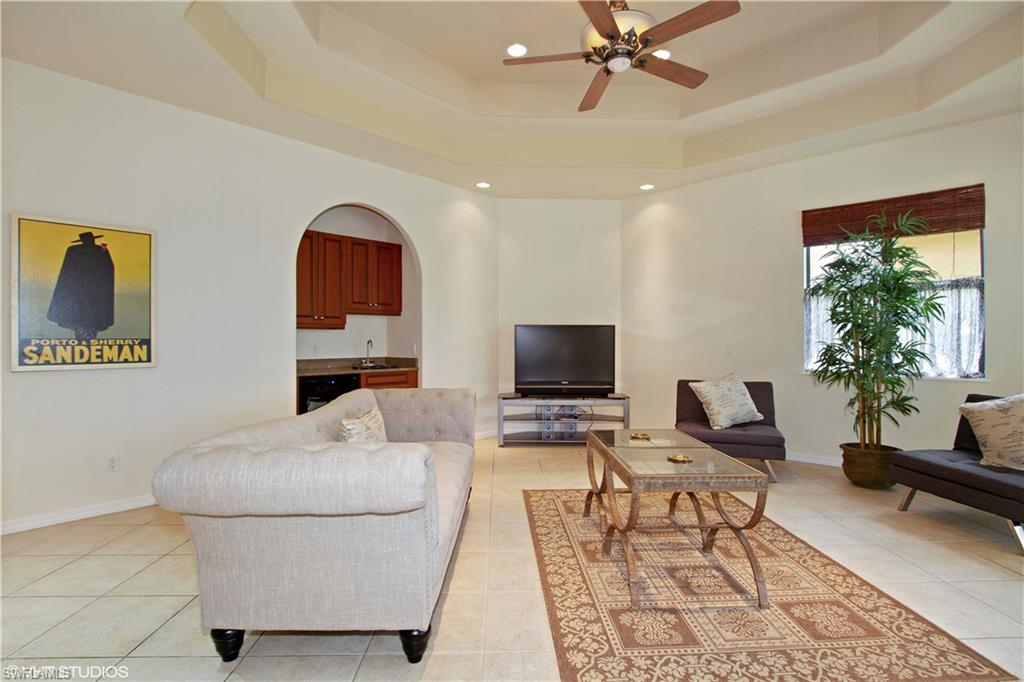 LONGSHORE LAKE - Residential