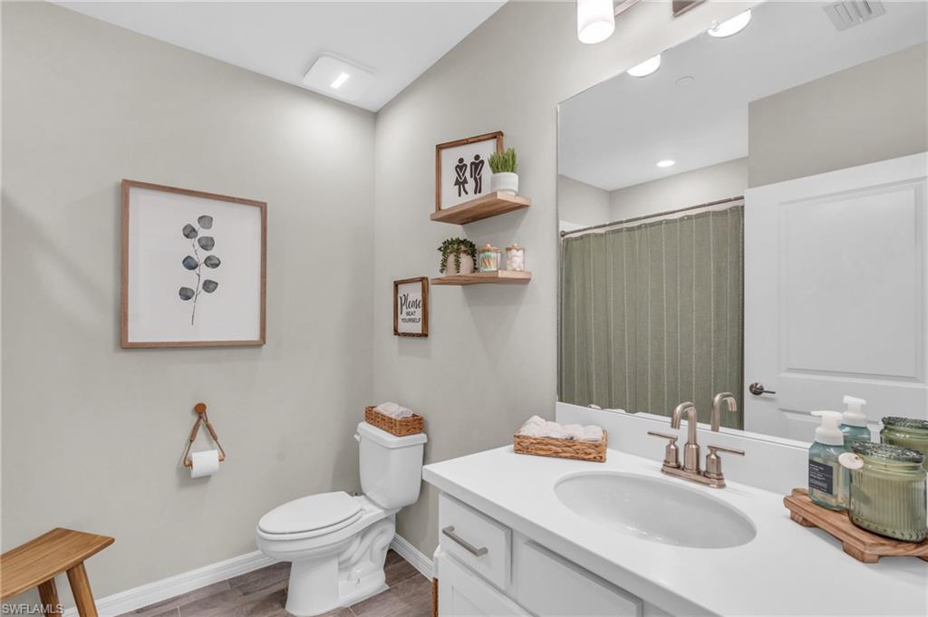 ESPLANADE LAKE CLUB - Residential Lease