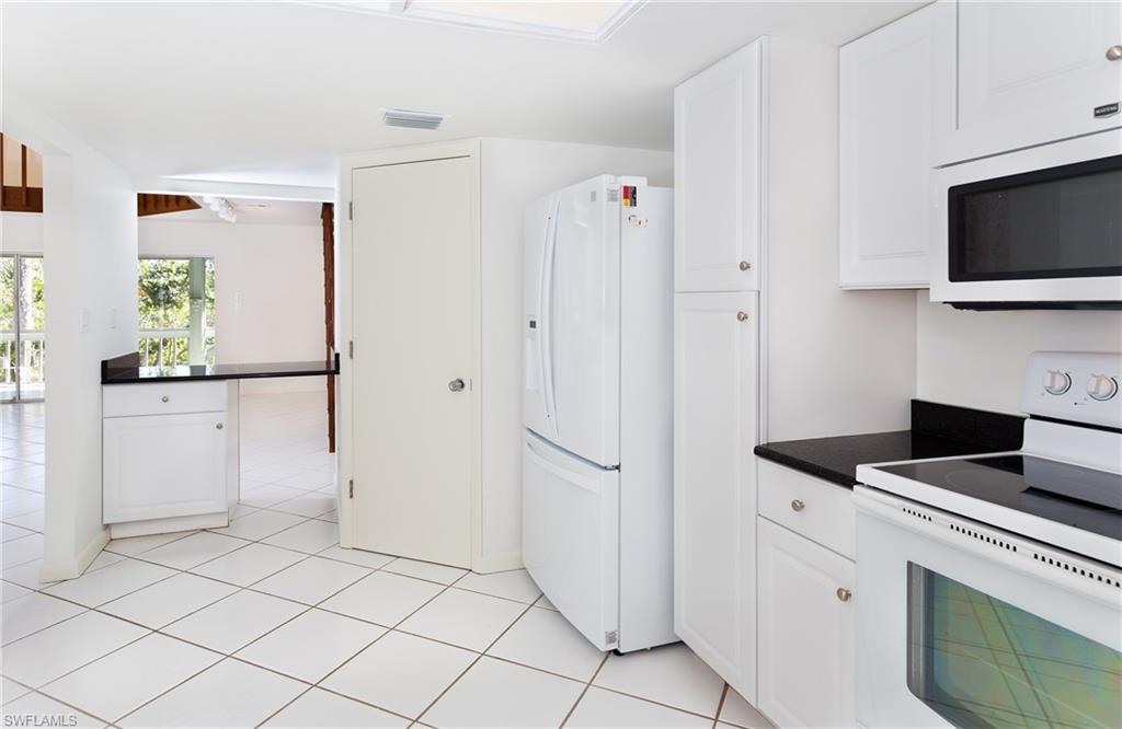 SANIBEL BAYOUS - Residential
