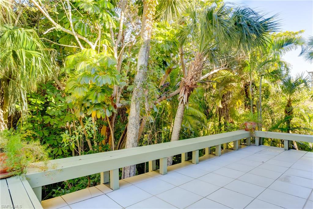 SANIBEL BAYOUS - Residential