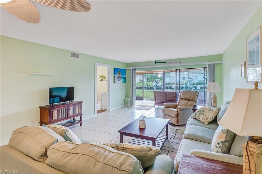 ADMIRALTY YACHT & RACQUET CLUB - Residential