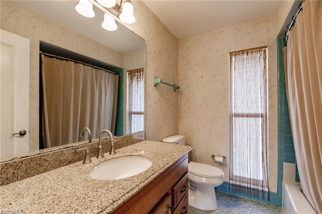 GLADES COUNTRY CLUB - Residential